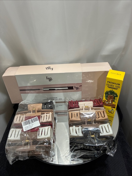 Le ceramique Other - Le Ceramique flat iron & hair bundle products
NWT